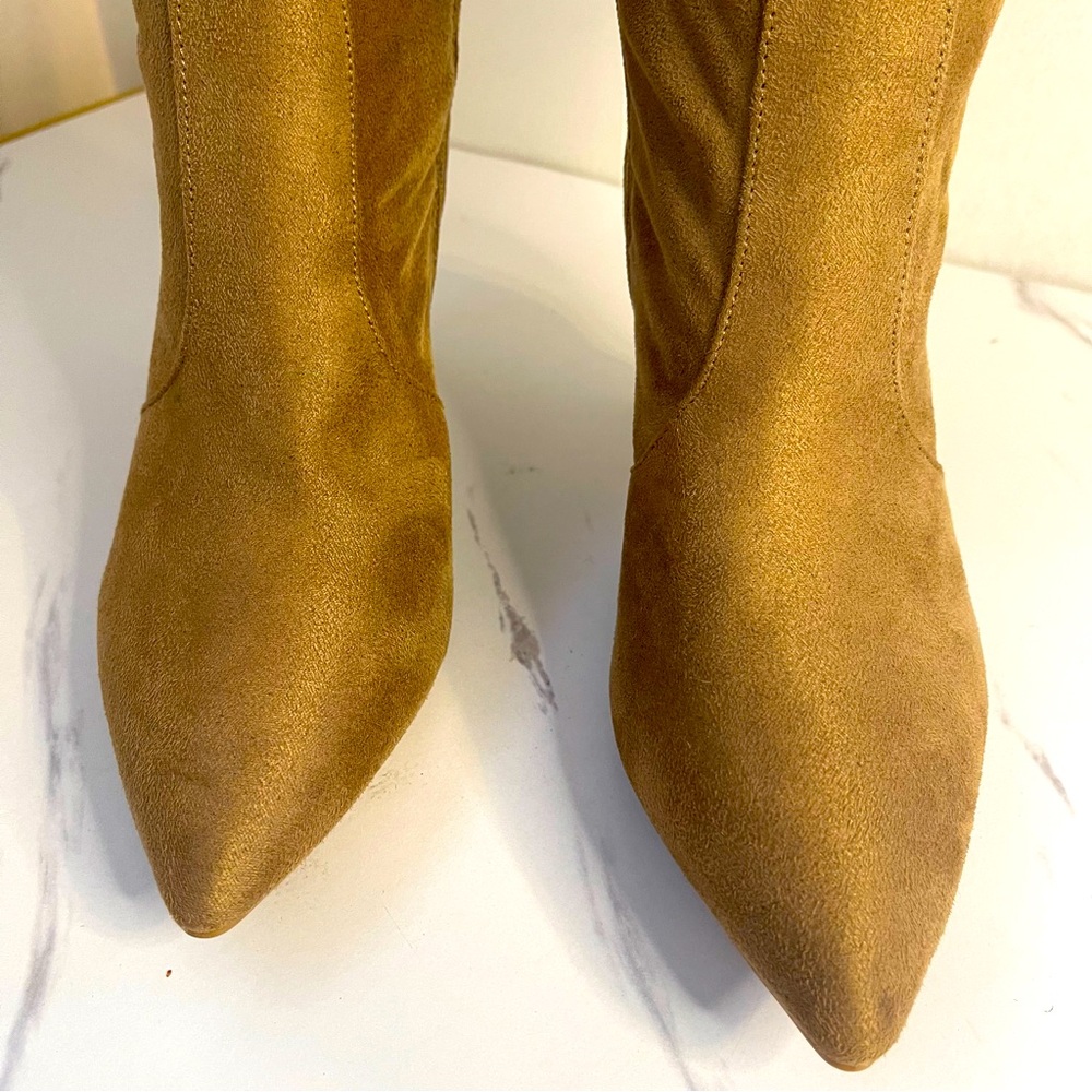 Bellini Stilettos Tan Faux Suede Ruched Knee-High Boots Size 8.5M - Picture 2 of 11